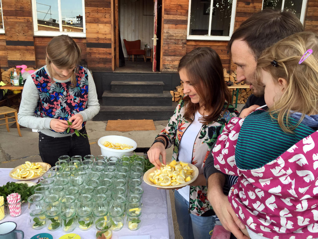 Unser Welcome Drink wurde bis ins letzte Detail von Lisa und Dani ausgetüftelt Unser Welcome Drink wurde bis ins letzte Detail von Lisa und Dani ausgetüftelt