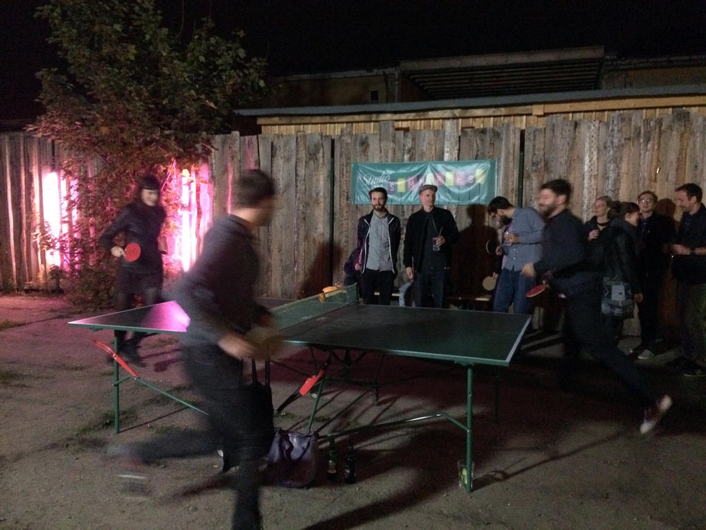 Selbst zu nächtlicher Stunde hielt es unsere Gäste nicht mehr auf den Bierbänken Selbst zu nächtlicher Stunde hielt es unsere Gäste nicht mehr auf den Bierbänken